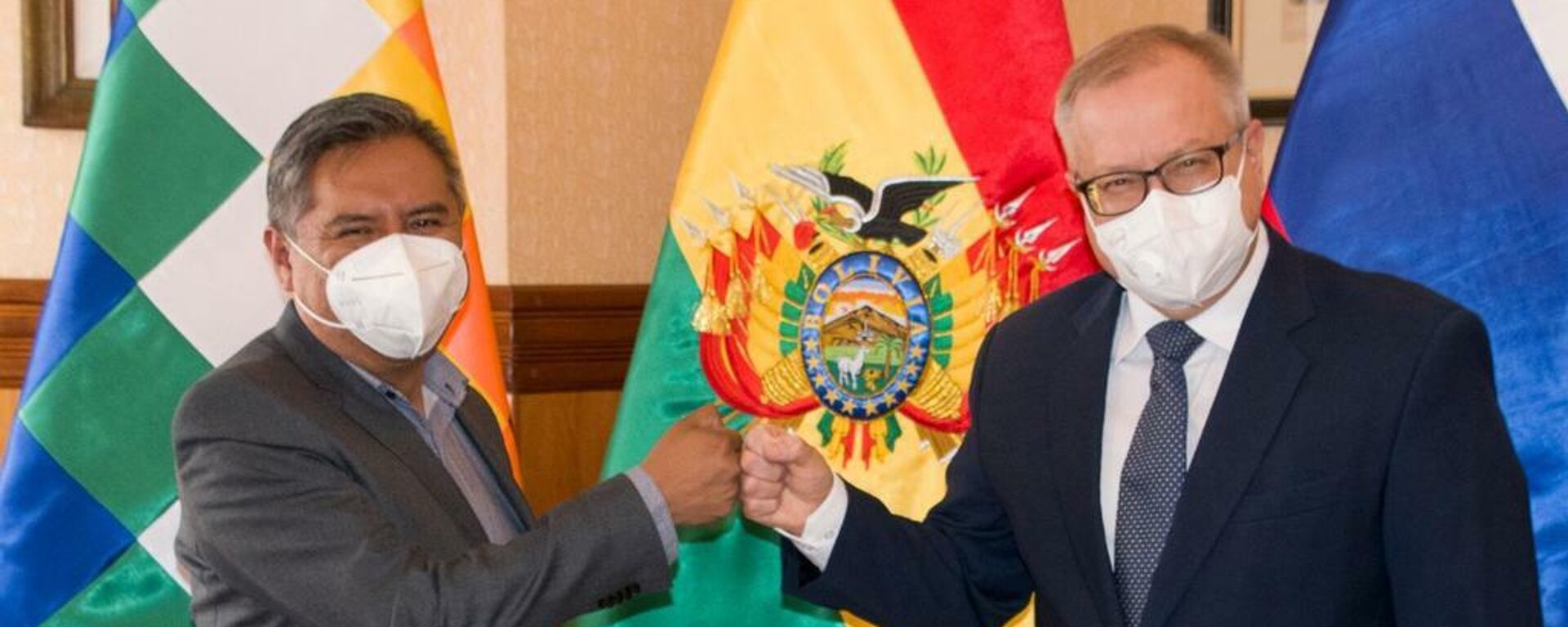 El nuevo embajador de Rusia en Bolivia, Mijaíl Ledeniov, junto al canciller boliviano Rogelio Mayta - Sputnik Mundo, 1920, 09.08.2022