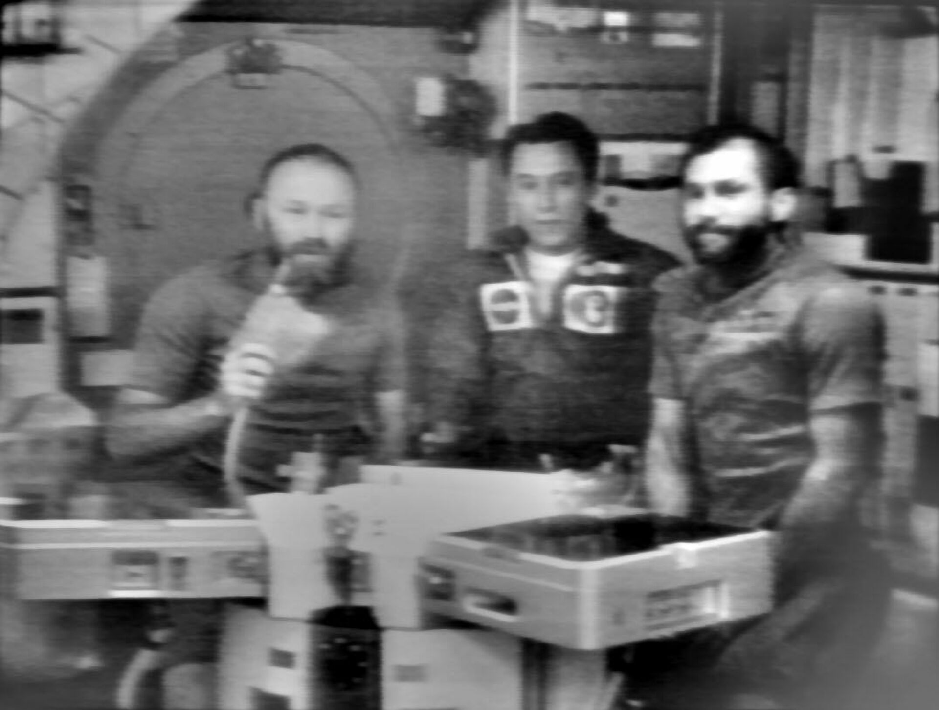 Los astronautas Gerald Carr, Edward Gibson y William Pogue a bordo de Skylab - Sputnik Mundo, 1920, 25.03.2021