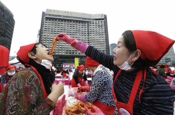 Otro producto de fama mundial es el kimchi, el chucrut coreano. Fue incluido en la Lista del Patrimonio Cultural Inmaterial de la Unesco en el 2013. - Sputnik Mundo