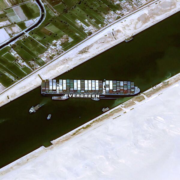El canal de Suez, bloqueado por el portacontenedores Ever Given varado desde el 23 de marzo de 2021. - Sputnik Mundo