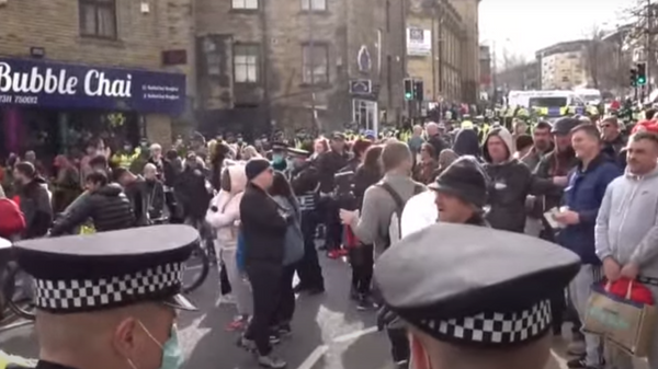 Bradford protesta contra una controvertida reforma policial - Sputnik Mundo