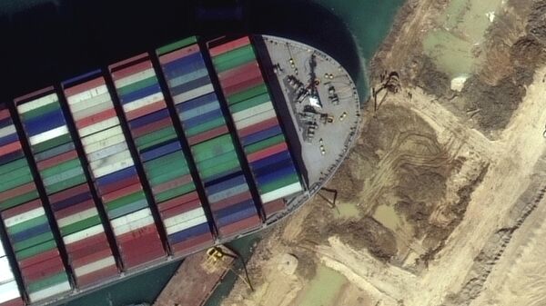 El carguero Ever Given en el canal de Suez - Sputnik Mundo