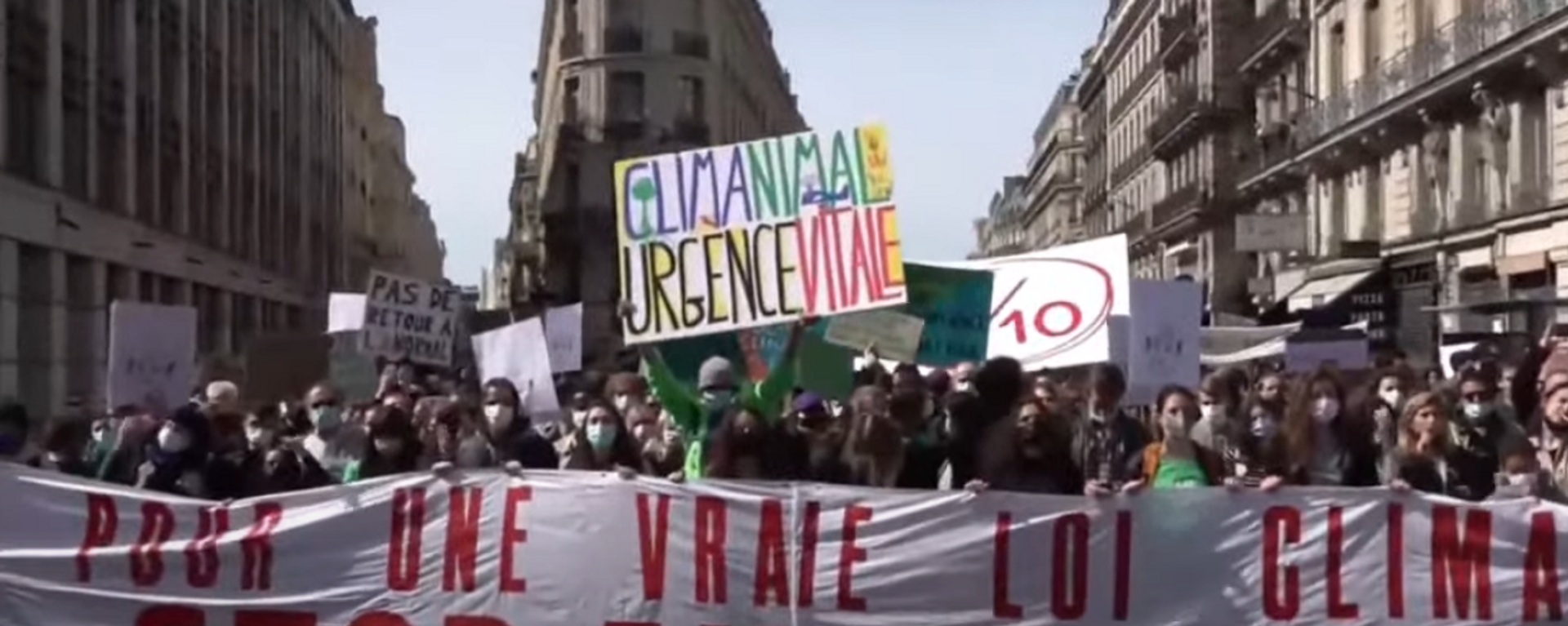 Manifestaciones en París para exigir una ley climática sostenible - Sputnik Mundo, 1920, 28.03.2021
