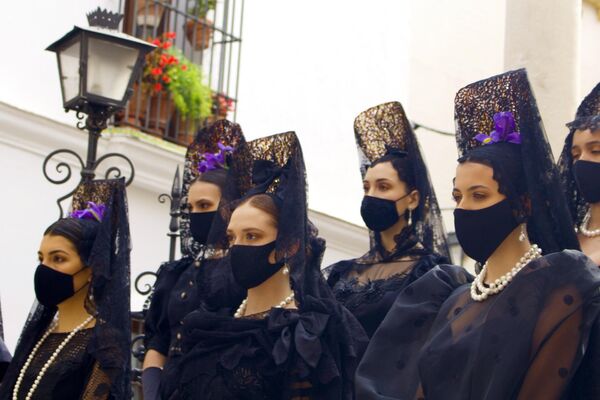 Desfile  'Sí, Mantilla' en Sevilla - Sputnik Mundo