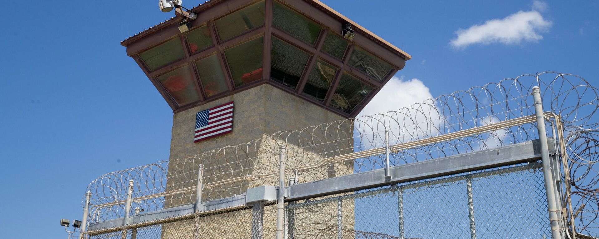 Torre de control del Campo 6 del centro de detención que tiene en la Bahía de Guantánamo - Sputnik Mundo, 1920, 07.06.2021