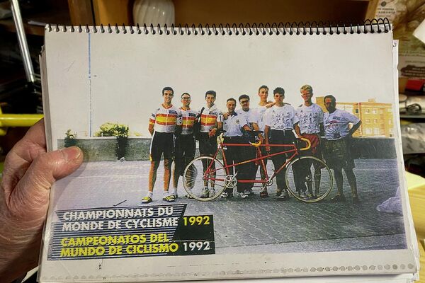 El Perucha con el equipo paralímpico de la ONCE, campeón olímpico y del mundo - Sputnik Mundo