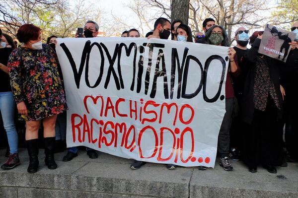 Pancarta contra Vox en el mitin de Vallecas - Sputnik Mundo