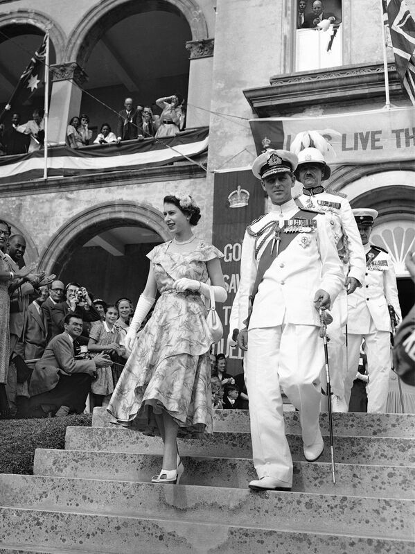 La visita de la reina Isabel II y el Príncipe Felipe a Hamilton, Bermudas (noviembre de 1953). - Sputnik Mundo