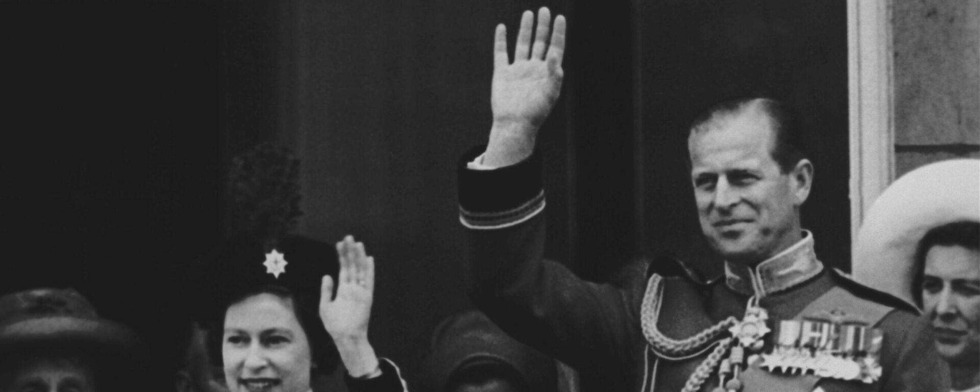La reina Isabel II junto al príncipe Felipe de Edimburgo en 1964 - Sputnik Mundo, 1920, 09.04.2021