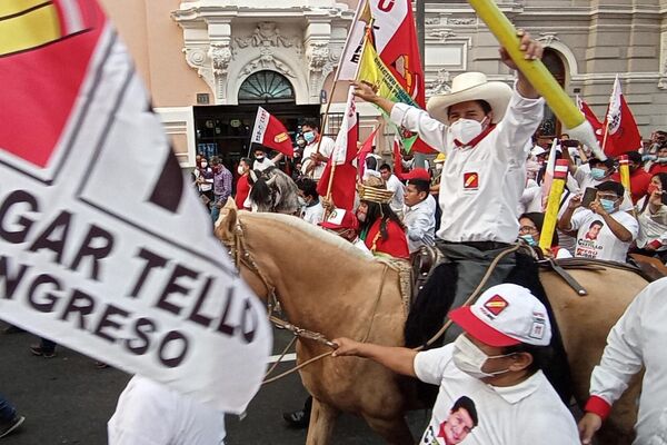 Pedro Castillo, candidato a la presidencia por Perú Libre, en su cierre de campaña electoral - Sputnik Mundo