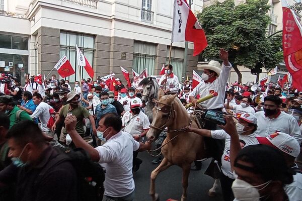 Pedro Castillo, candidato a la presidencia por Perú Libre, en su cierre de campaña electoral - Sputnik Mundo