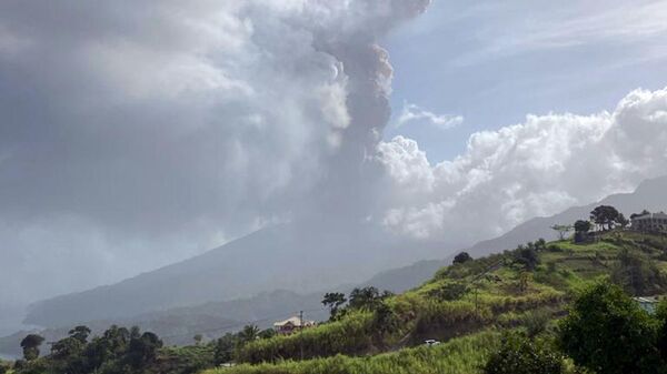 El volcán Soufrière en San Vicente y las Granadinas - Sputnik Mundo