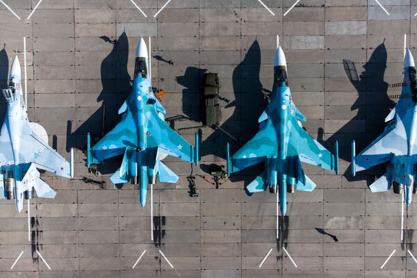 Aeronaves militares rusas antes del inicio de la etapa de clasificación del torneo aeronáutico Aviadarts-2021 en Krasnodar (Rusia). - Sputnik Mundo