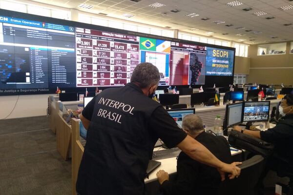 Policías de Interpol Brasil - Sputnik Mundo