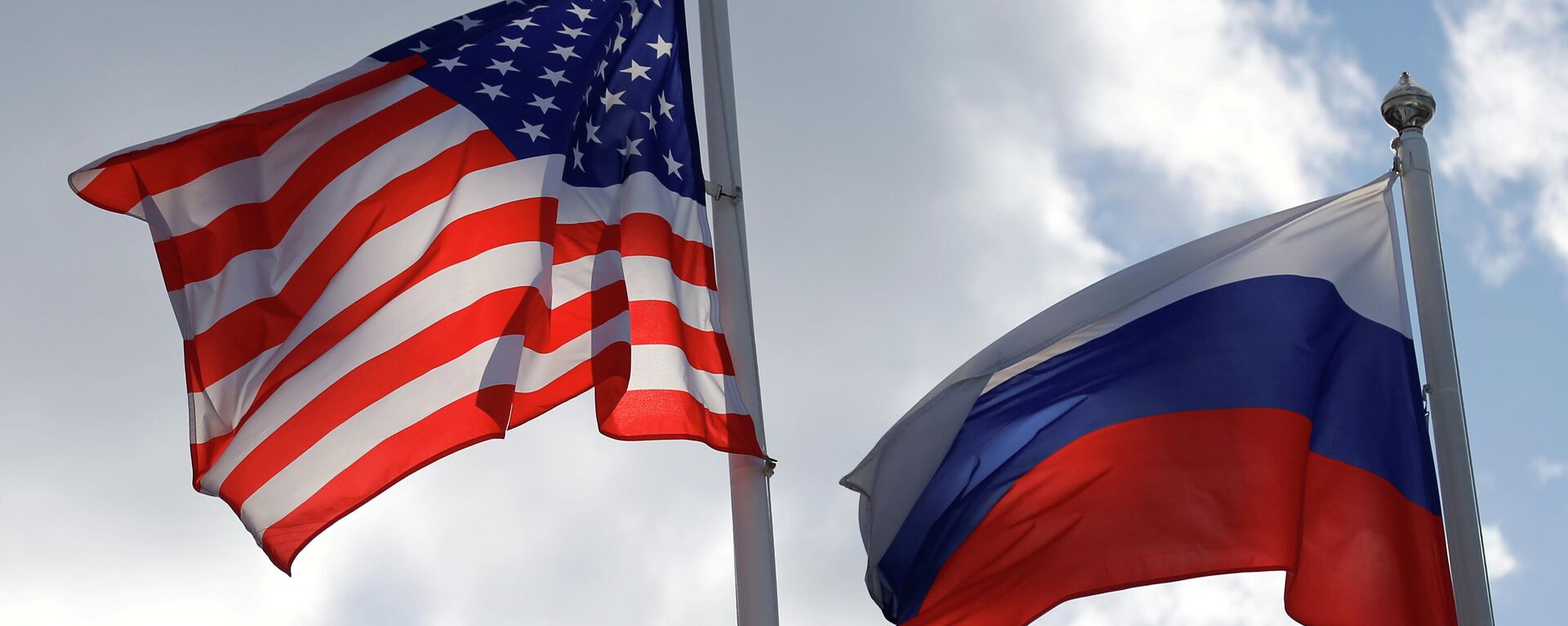 Banderas de EEUU y Rusia - Sputnik Mundo, 1920, 21.04.2021