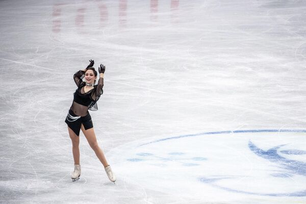 La patinadora Elizaveta Tuktamísheva representa a Rusia en el Trofeo Mundial el 15 de abril. - Sputnik Mundo