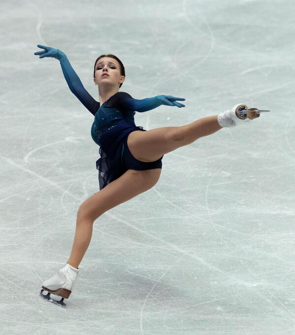La patinadora rusa Anna Shcherbakova durante su presentación en el campeonato el 15 de abril. - Sputnik Mundo