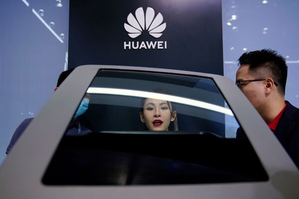 El stand de Huawei en el XIX Salón Internacional del Automóvil de Shanghái. - Sputnik Mundo