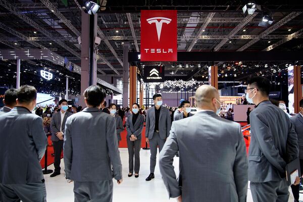 El stand de Tesla en el XIX Salón Internacional del Automóvil de Shanghái. - Sputnik Mundo