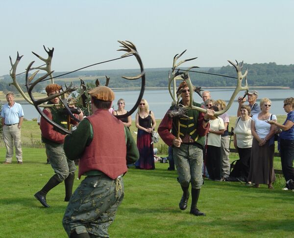 La danza del cuerno es una danza medieval inglesa que se interpreta anualmente desde el siglo XII en el pueblo de Abbots Bromley, en el condado de Staffordshire, en el Reino Unido. - Sputnik Mundo