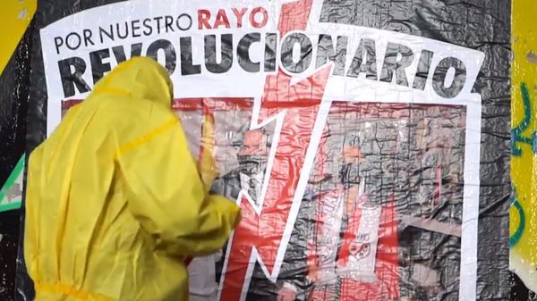 Hinchas españoles 'desinfectan' un estadio tras visita de Vox - Sputnik Mundo