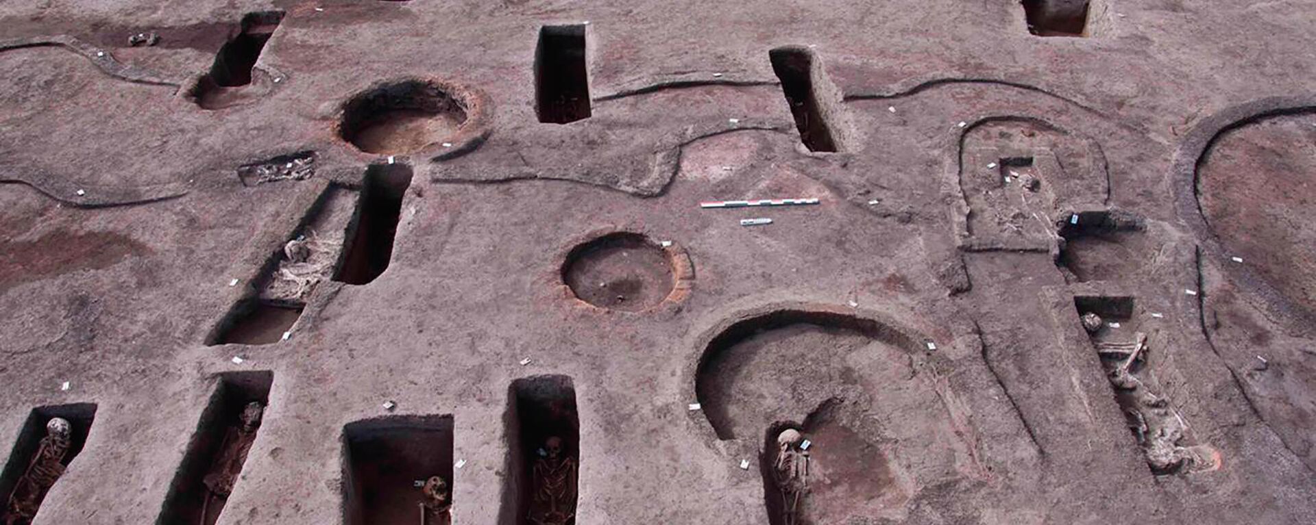 Tumbas en el sitio arqueológico de Koum el-Khulgan en el Delta del Nilo - Sputnik Mundo, 1920, 29.04.2021