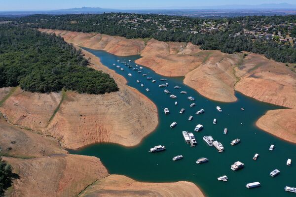 Las casas flotantes en el Lago Oroville en California, EEUU. - Sputnik Mundo