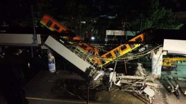Un dron capta el mortal derrumbe de un puente del metro en México - Sputnik Mundo