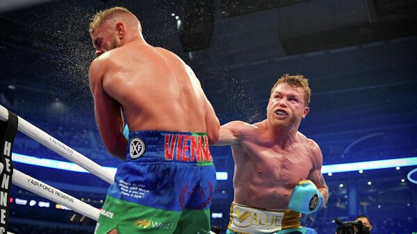La pelea entre el boxeador mexicano Saúl 'Canelo' Álvarez y el boxeador inglés Billy Joe Saunders - Sputnik Mundo