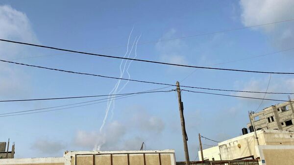 Lanzamiento de cohetes desde Gaza hacia Israel - Sputnik Mundo