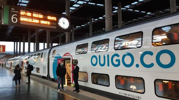 Tren de Ouigo en la estación de Atocha (Madrid) - Sputnik Mundo