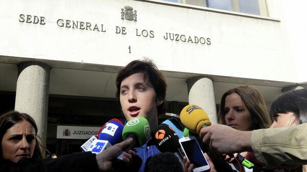 El 'Pequeño Nicolás' a la salida de los juzgados de Plaza de Castilla tras declarar en el juicio de calumnias contra el CNI - Sputnik Mundo