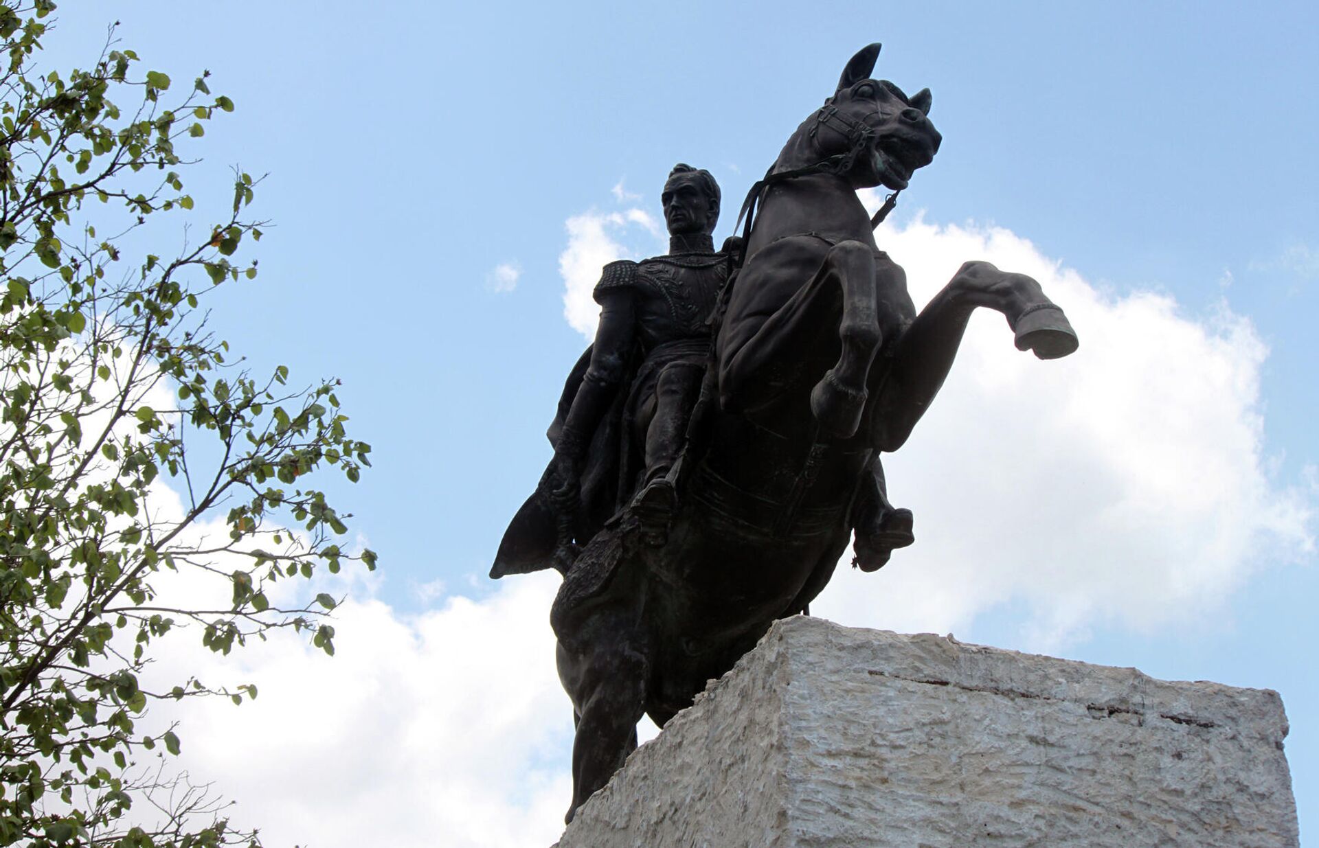 Estatua al Libertador Simón Bolívar - Vedado, La Habana - Sputnik Mundo, 1920, 11.05.2021