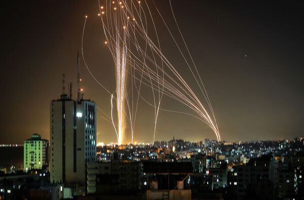 Los cohetes lanzados desde Gaza hacia Israel.  - Sputnik Mundo