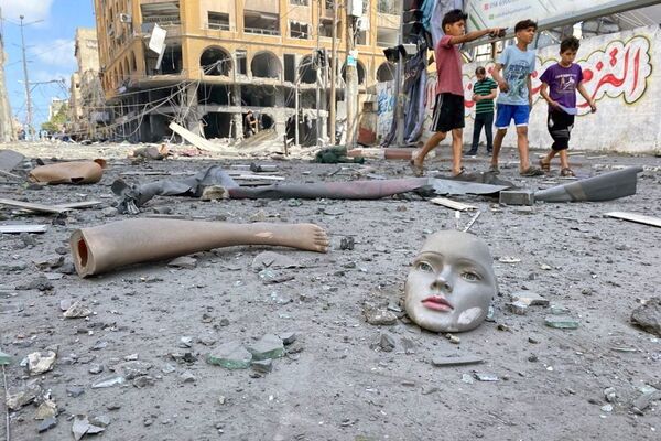 El lugar de los bombardeos de la aviación israelí en la ciudad de Gaza. - Sputnik Mundo
