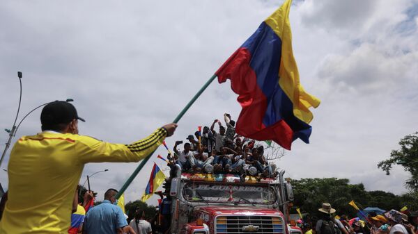 Indígenas colombianos protestando en Cali, Colombia - Sputnik Mundo