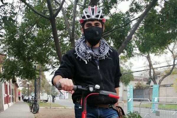 En bicicleta y scooter. Los chilenos eligen medios alternativos al auto para ir a votar a la mega elección

 - Sputnik Mundo