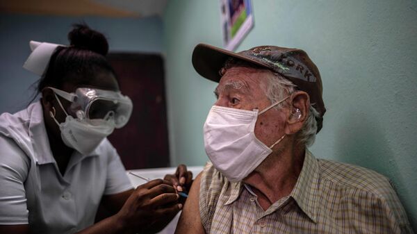 Vacunación en Cuba con la vacuna cubana anti-COVID Abdala - Sputnik Mundo