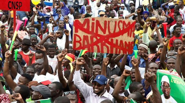 Manifestación en Bamako en apoyo del Ejército de Mali - Sputnik Mundo