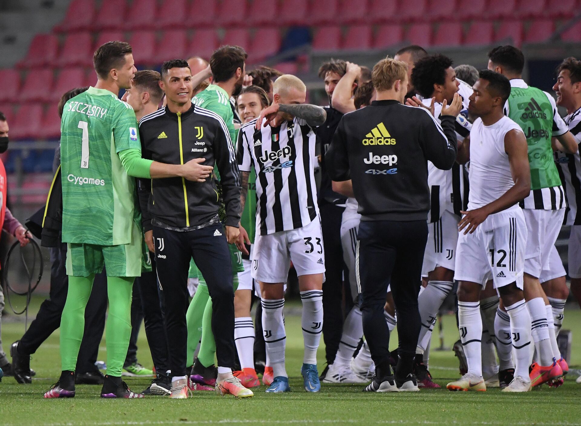 Juventus celebra su triunfo sobre Bologna en el estadio Renato Dall'Ara, el 23 de mayo de 2021 - Sputnik Mundo, 1920, 24.05.2021