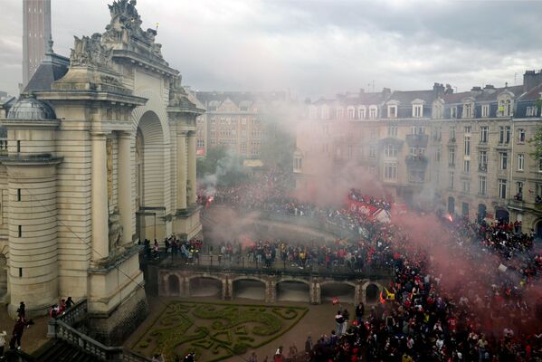 Los jugadores del Lille saludan a sus hinchas tras ganar el Campeonato de Francia de Fútbol (Ligue 1) en Lille, Francia. - Sputnik Mundo