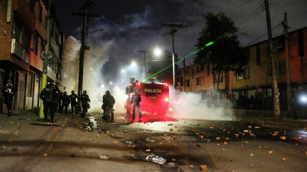 La Policía colombiana durante las protestas en Bogotá - Sputnik Mundo