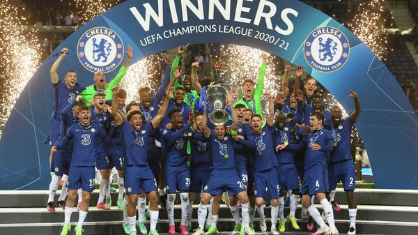 Jugadores del Chelsea, celebran su victoria ante el Manchester City en la final de la Liga de Campeones de la UEFA en Porto (Portugal), el 29 de mayo del 2021 - Sputnik Mundo