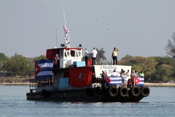 Unos jóvenes cubanos en la provincia de Cienfuegos realizan regata para condenar bloqueo de EEUU a Cuba - Sputnik Mundo