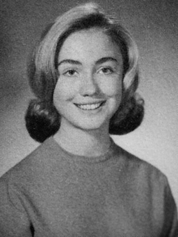 Una foto de la política y diplomática Hillary Clinton de su álbum escolar, 1965. - Sputnik Mundo