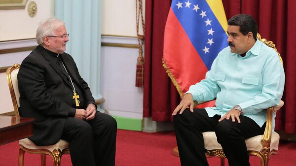 El nuncio apostólico, Aldo Giordano, junto al presidente de Venezuela, Nicolás Maduro - Sputnik Mundo
