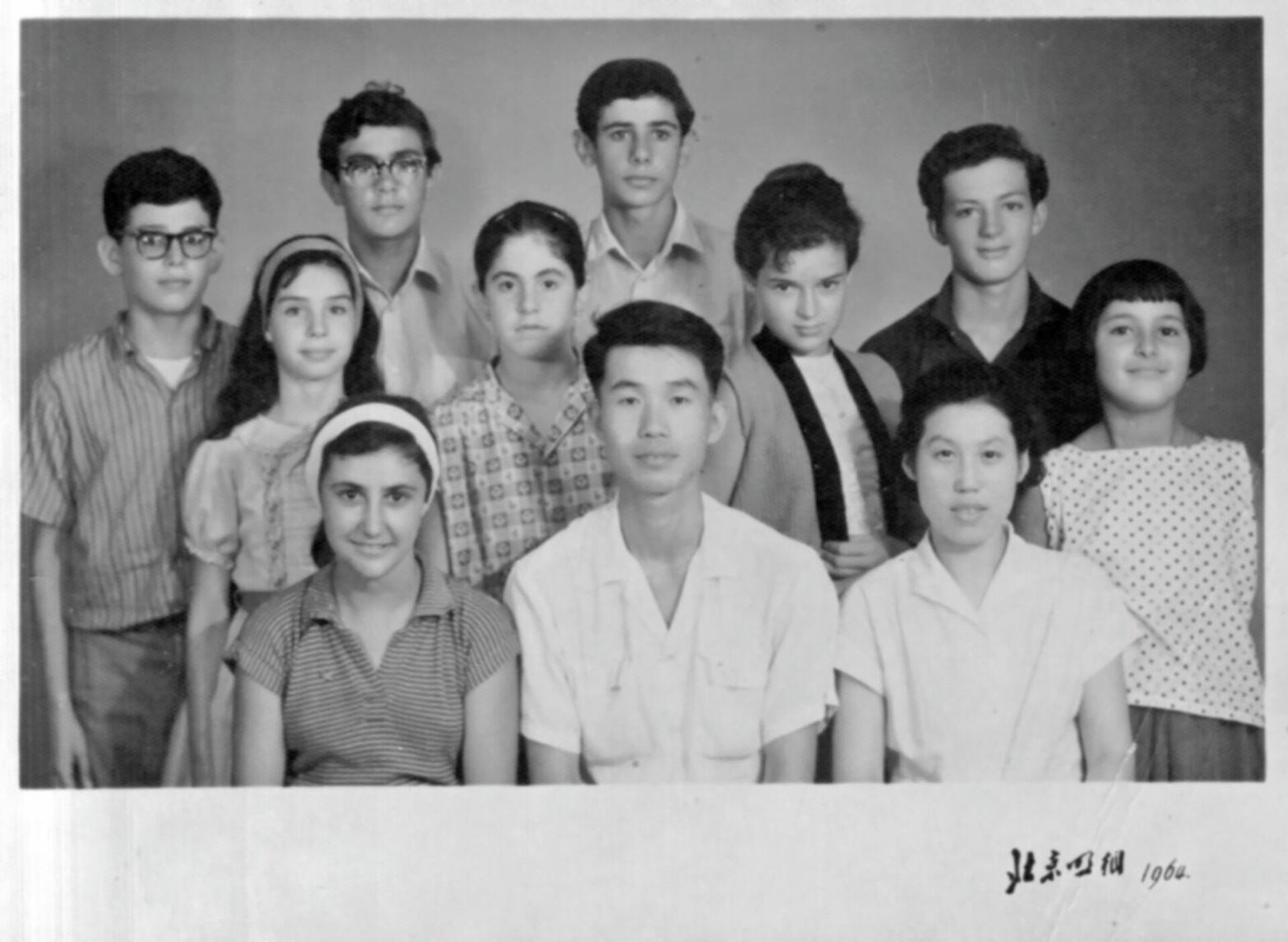 Sergio Cabrera y su familia, en una imagen durante sus años en China - Sputnik Mundo, 1920, 04.06.2021