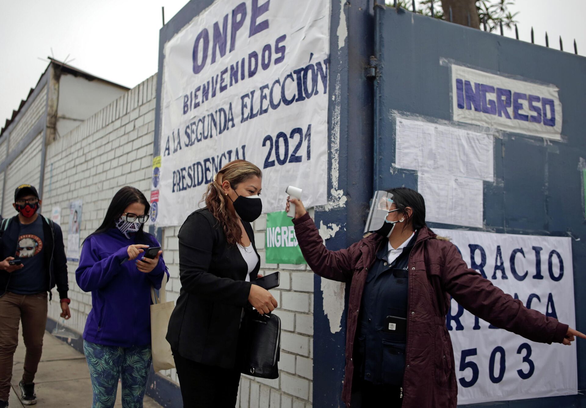 Los peruanos acuden a votar en Lima, el 6 de junio de 2021 - Sputnik Mundo, 1920, 06.06.2021
