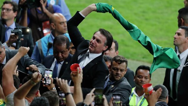 El presidente de Brasil,. Jair Bolsonaro, celebra el título de la Copa América 2019 tras el triunfo de Brasil - Sputnik Mundo