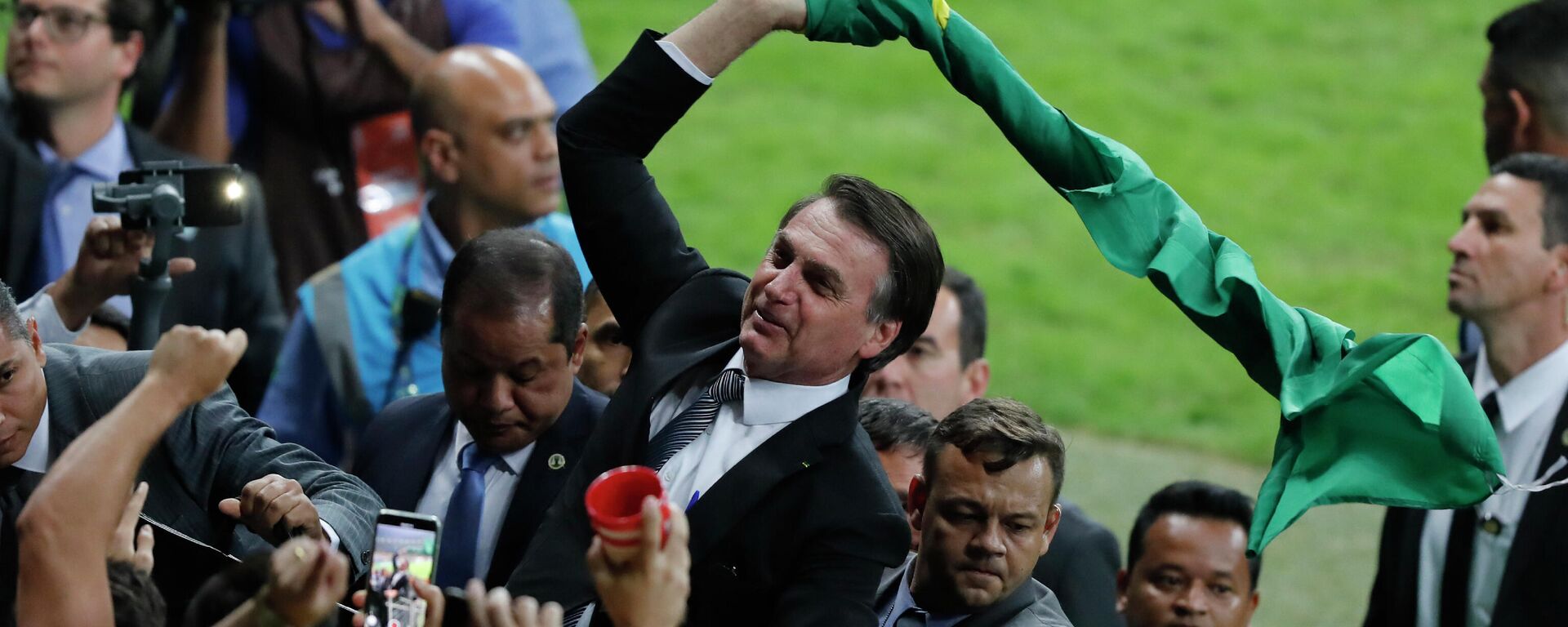 El presidente de Brasil,. Jair Bolsonaro, celebra el título de la Copa América 2019 tras el triunfo de Brasil - Sputnik Mundo, 1920, 07.06.2021